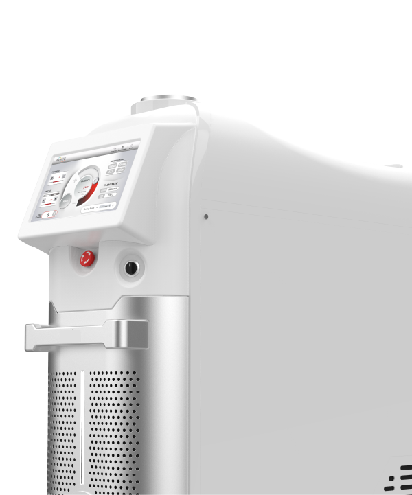 Q Switched laser device delivering high-peak power for targeted treatments